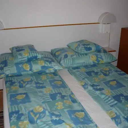 Jaga Vendeghaz * Abádszalók